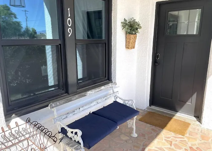 Holiday home 1926 Historic Duplex, Near U Of A, 1 Bedroom 1 Ba